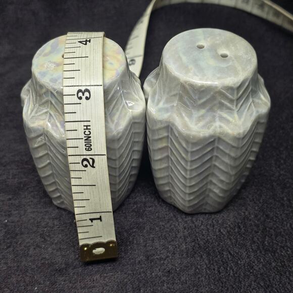 Retro Pearl Chevron Patterned Ceramic Salt & Pepper Shaker Kitchen Decor - Picture 9 of 10